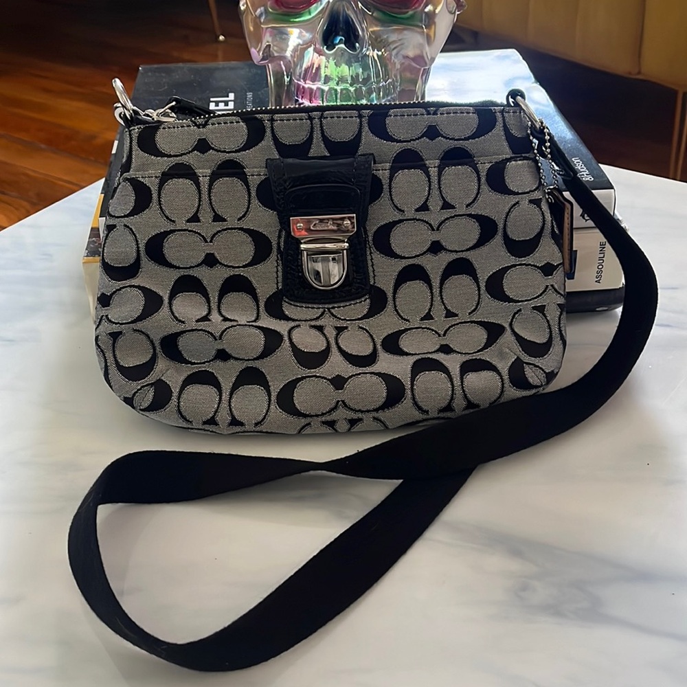 EUC Signature Coach black/grey crossbody